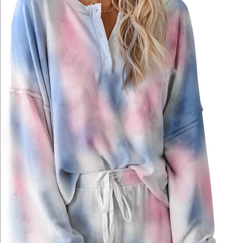 tie dye 2 piece set!! 💗💙